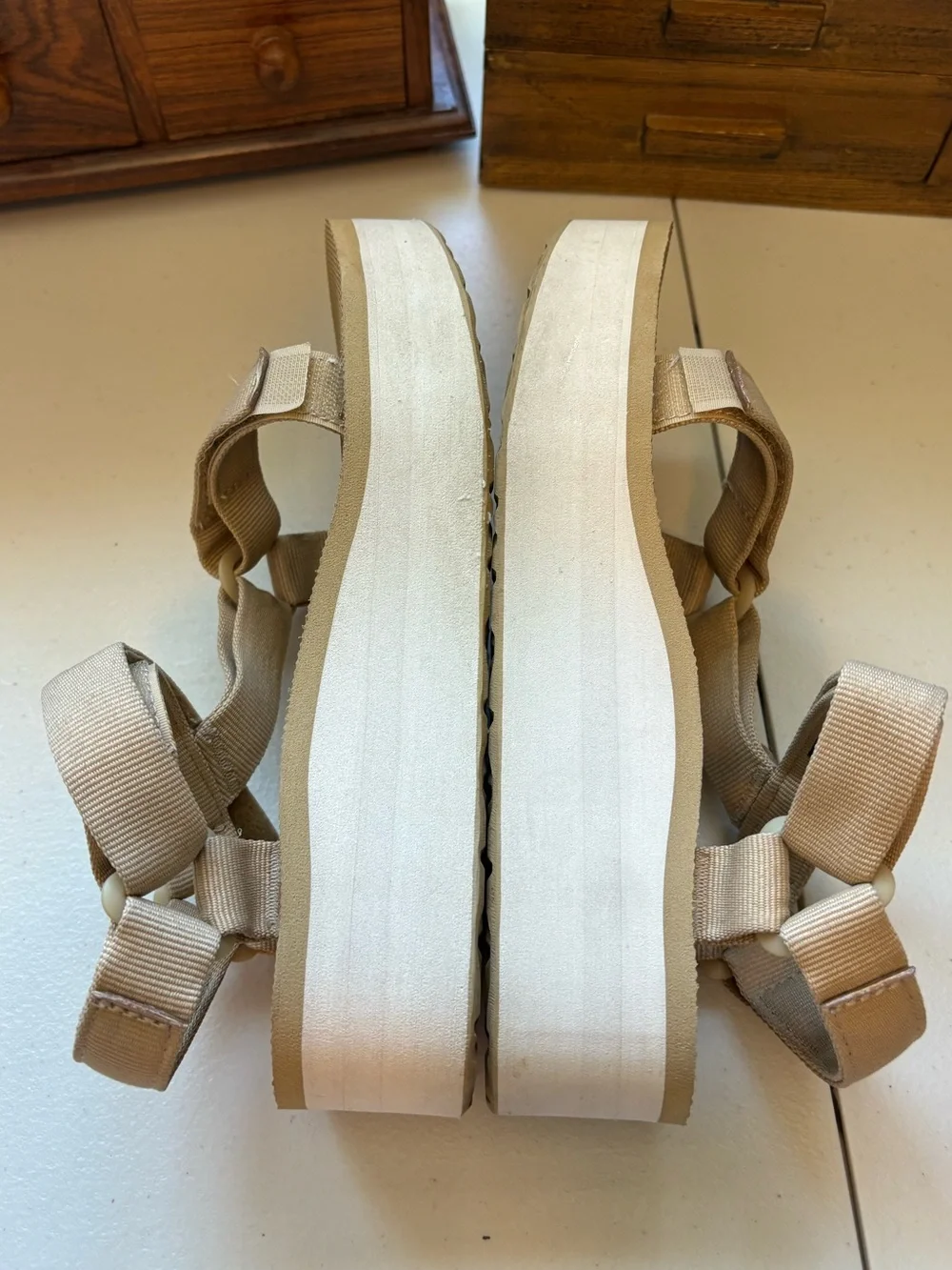 TEVA WOMEN'S FLATFORM UNIVERSAL SANDAL LARK SIZE 6